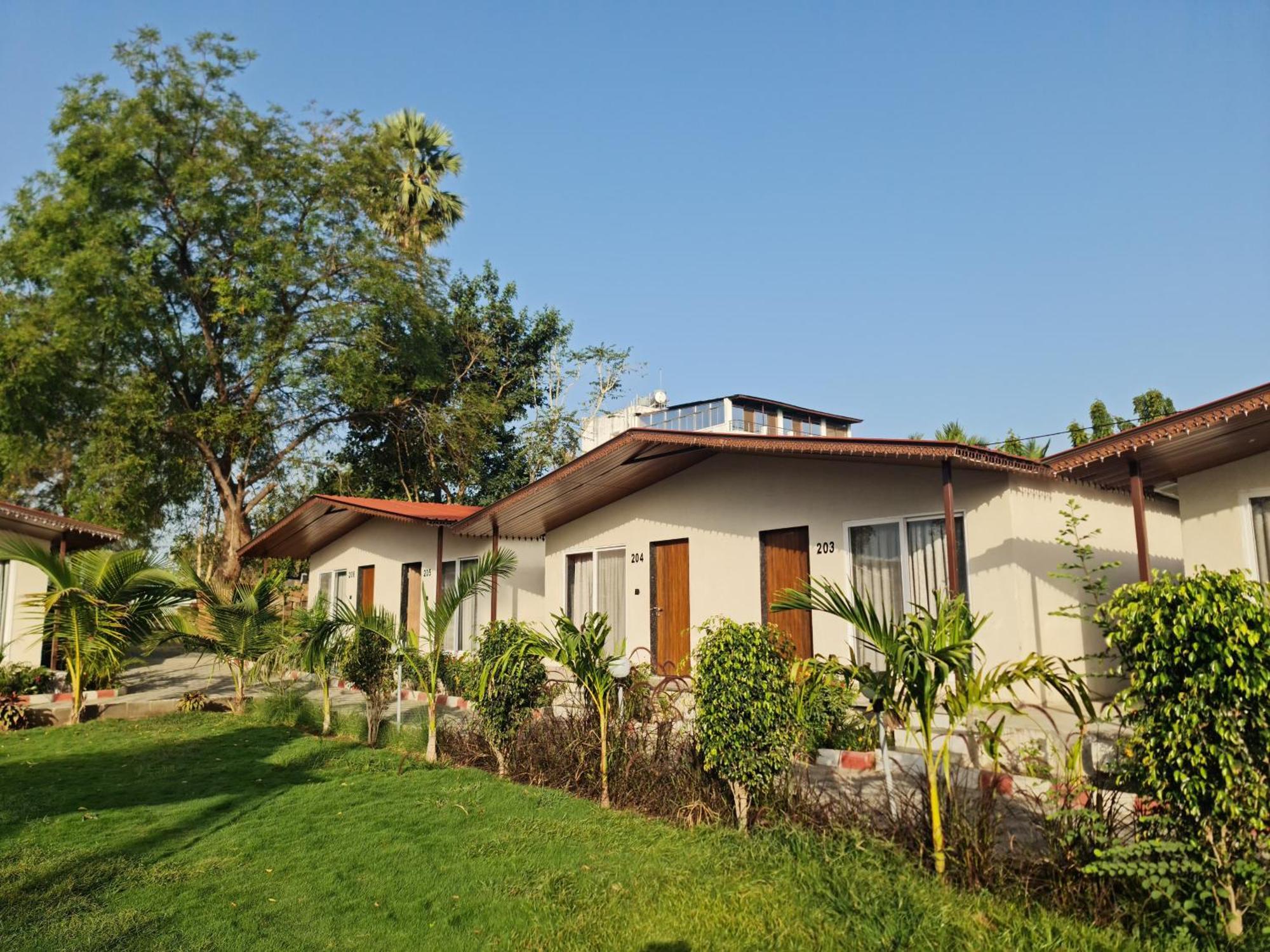 Riverview Tent Resort Kevadia Экстерьер фото
