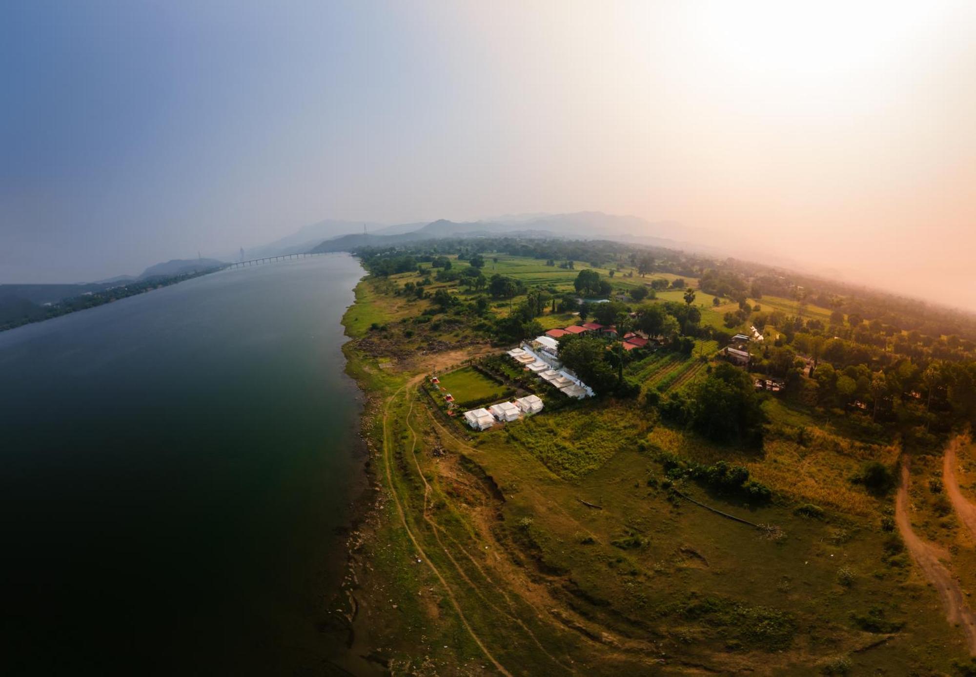 Riverview Tent Resort Kevadia Экстерьер фото