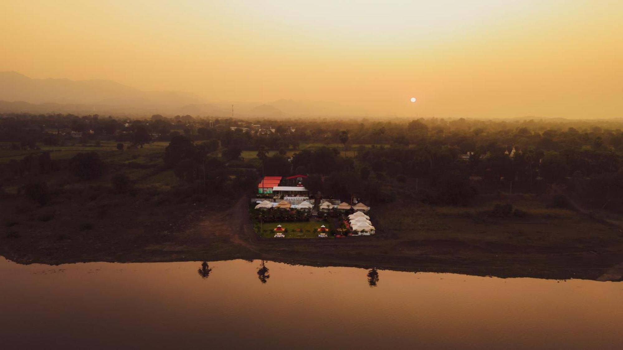 Riverview Tent Resort Kevadia Экстерьер фото