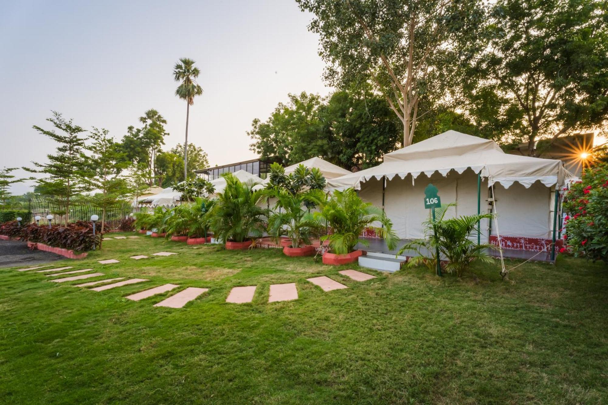 Riverview Tent Resort Kevadia Экстерьер фото